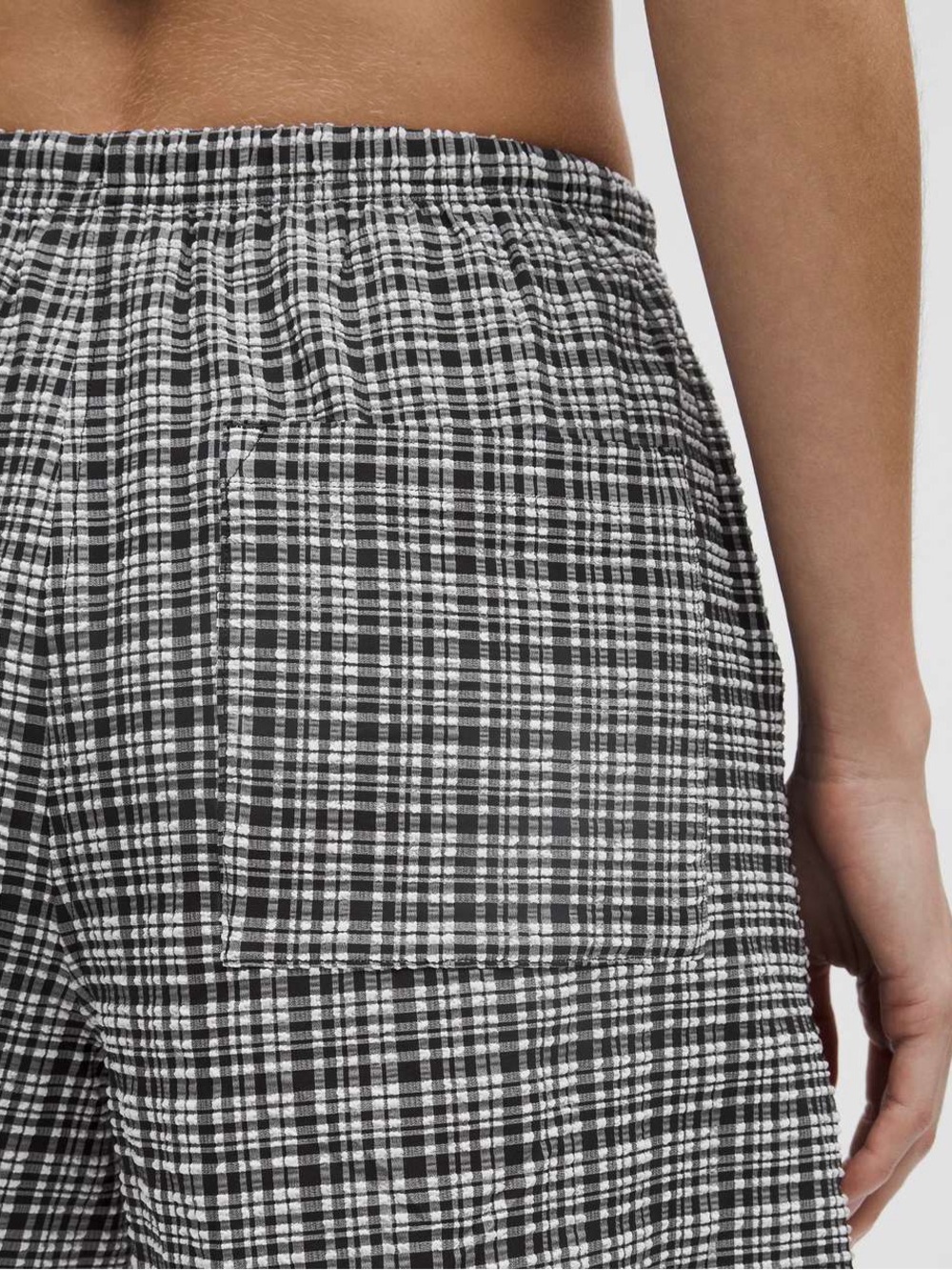 Lululemon Seersucker Check Mid-Rise Pull On 3” shorts women’s XL - Picture 4 of 12